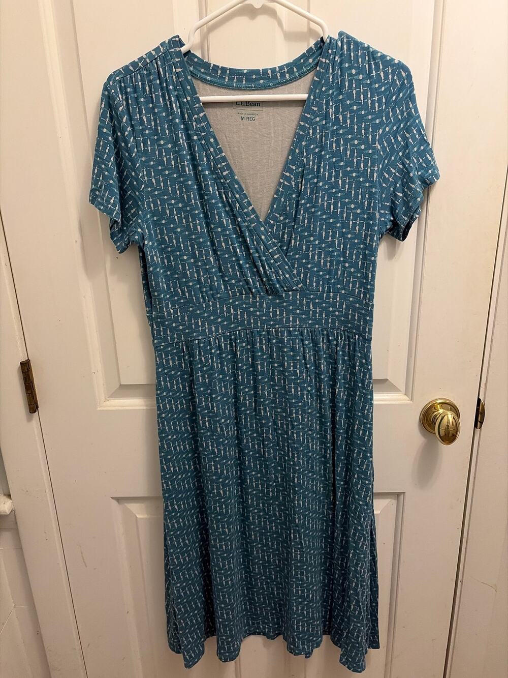 L.L. Bean Women Medium Regular Dress Short Sleeve Blue Geometric Wrap V-Neck